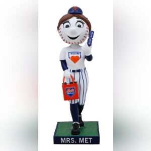 Mrs Mets Bobblehead- Mrs Met Gives Back Citifield Limited SGA 8/13/25